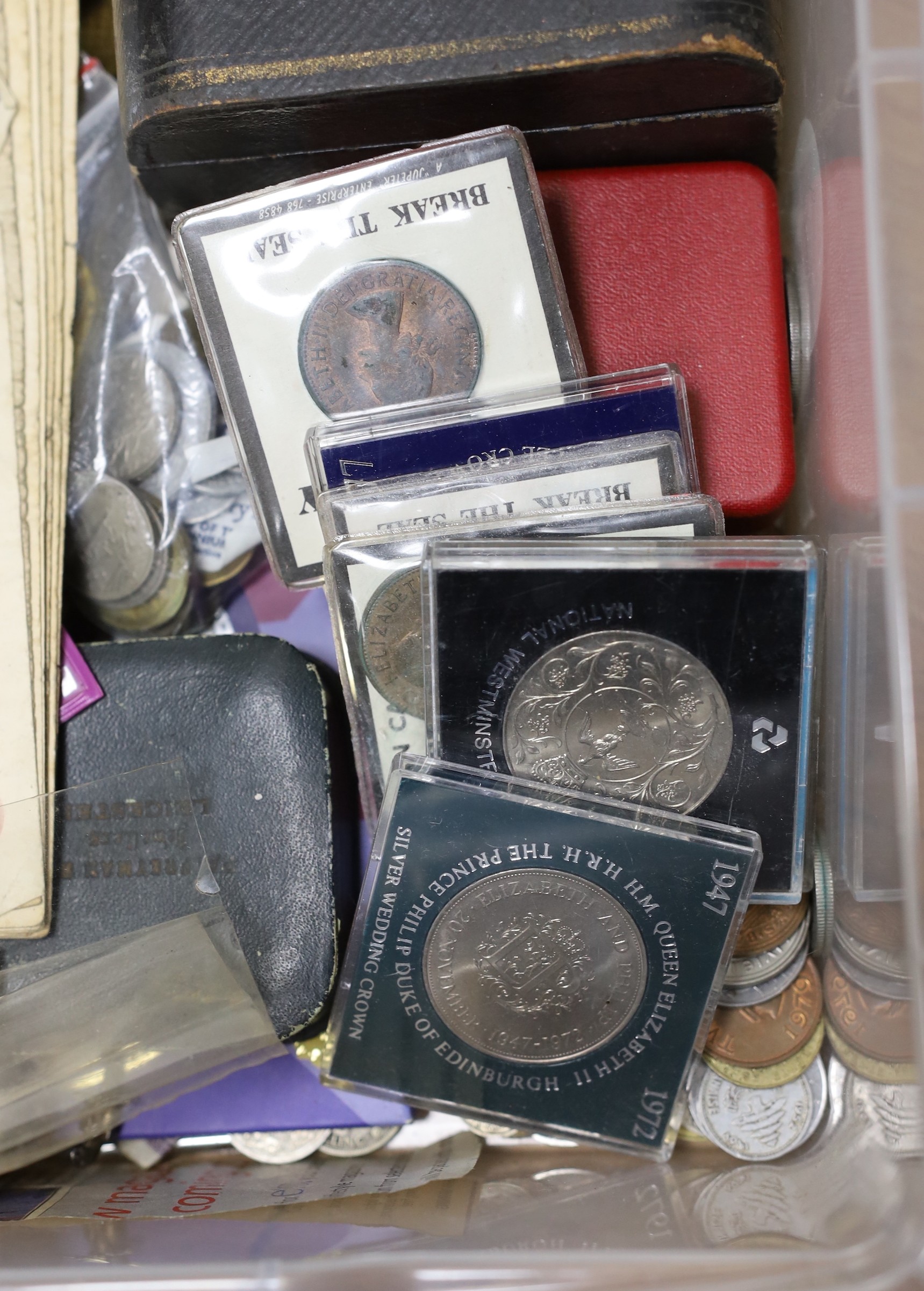 A group of UK coins including a William IV halfcrown, 1836, about VF, a GIII halfcrown, 1814, F, three propelling pencils, commemorative medals, etc.
